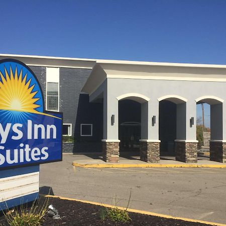 Days Inn & Suites By Wyndham Cincinnati North Springdale Eksteriør bilde