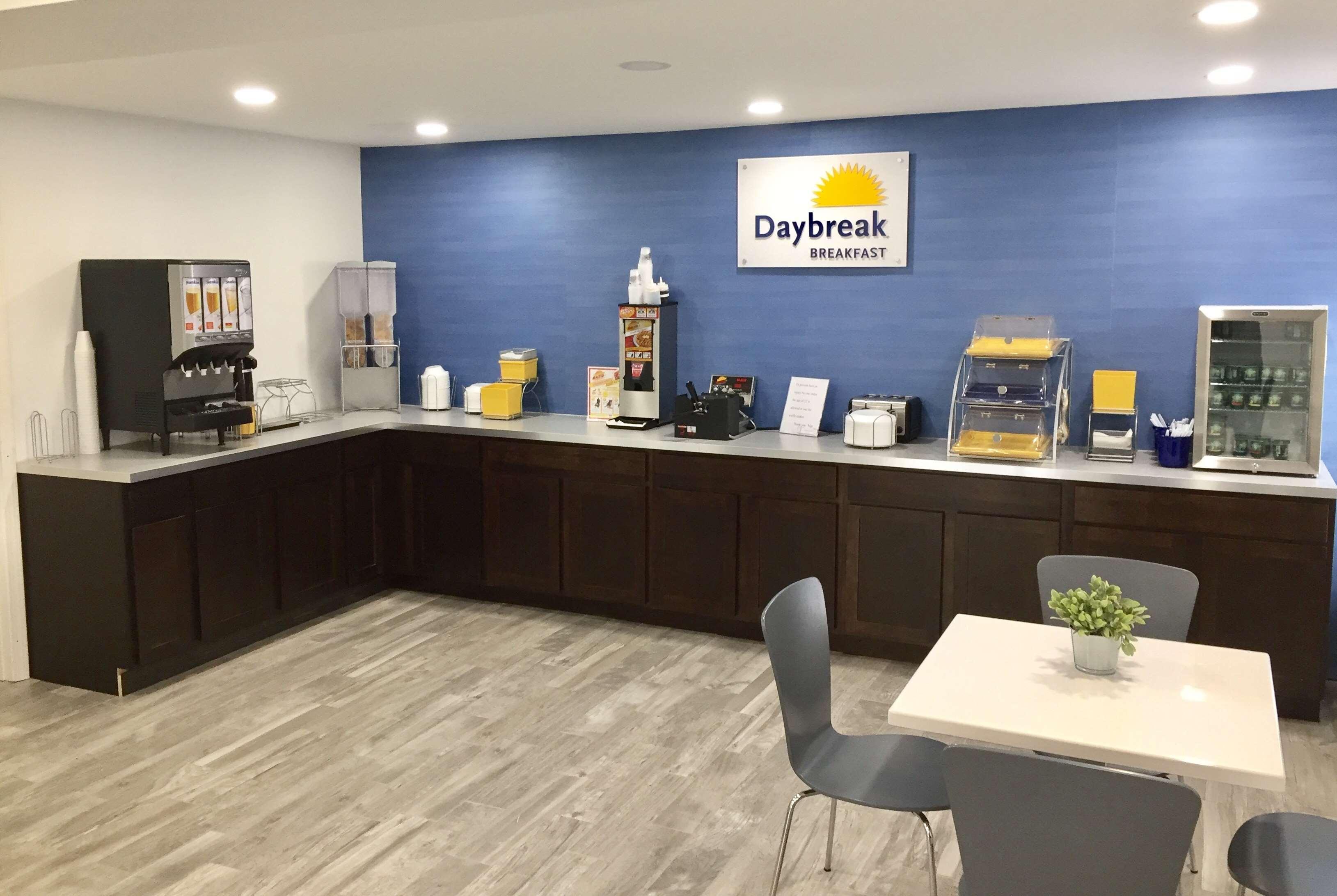 Days Inn & Suites By Wyndham Cincinnati North Springdale Eksteriør bilde