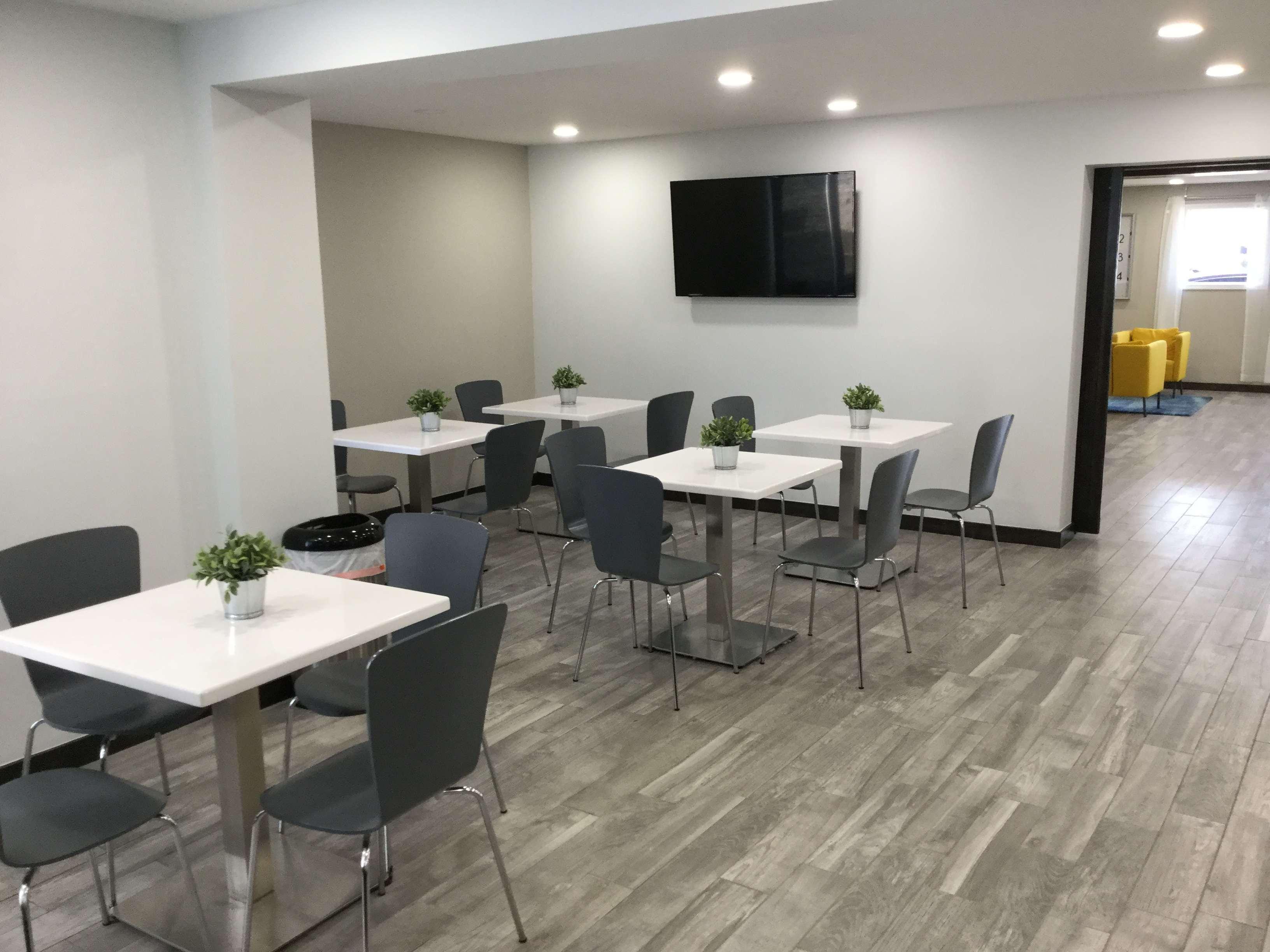 Days Inn & Suites By Wyndham Cincinnati North Springdale Eksteriør bilde