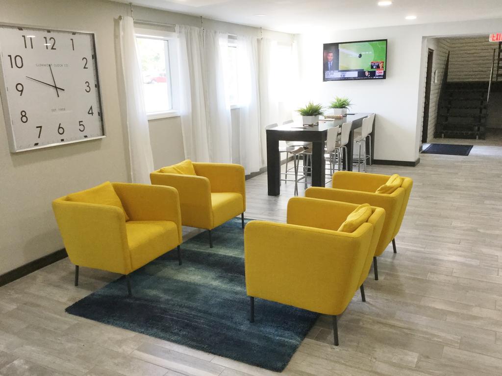 Days Inn & Suites By Wyndham Cincinnati North Springdale Eksteriør bilde