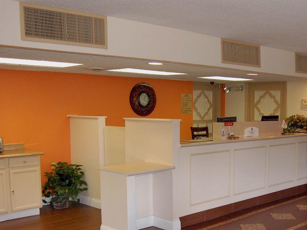 Days Inn & Suites By Wyndham Cincinnati North Springdale Eksteriør bilde