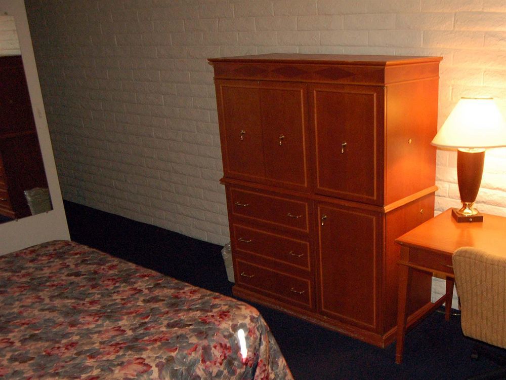 Days Inn & Suites By Wyndham Cincinnati North Springdale Eksteriør bilde