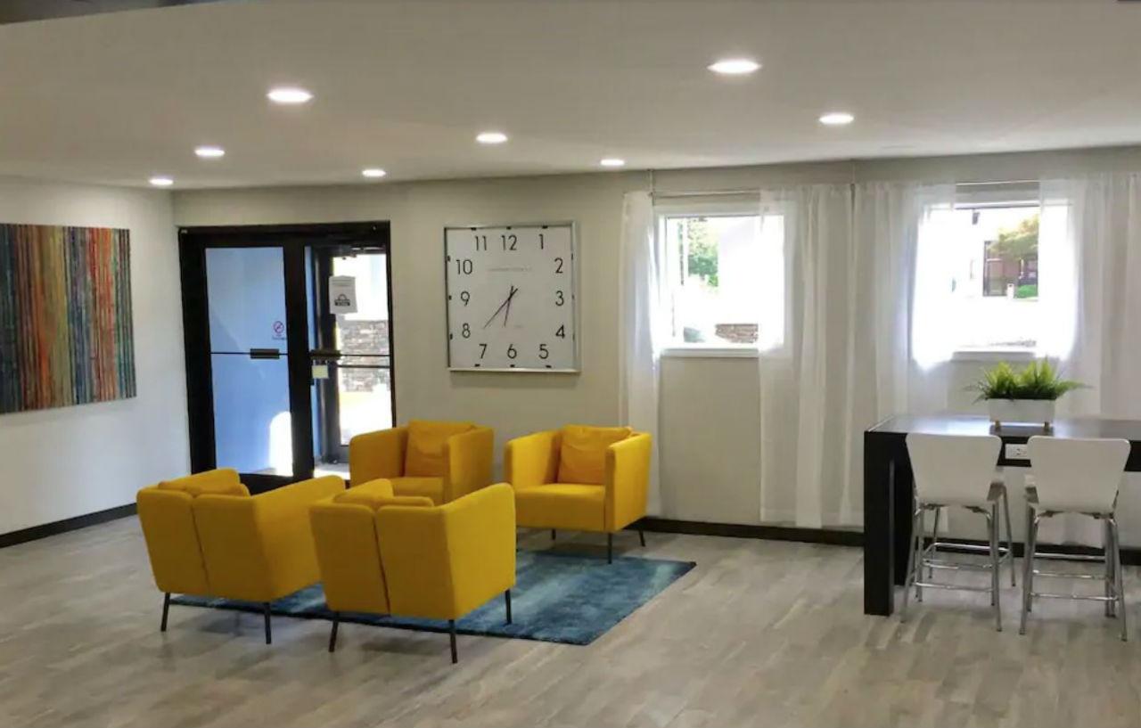 Days Inn & Suites By Wyndham Cincinnati North Springdale Eksteriør bilde